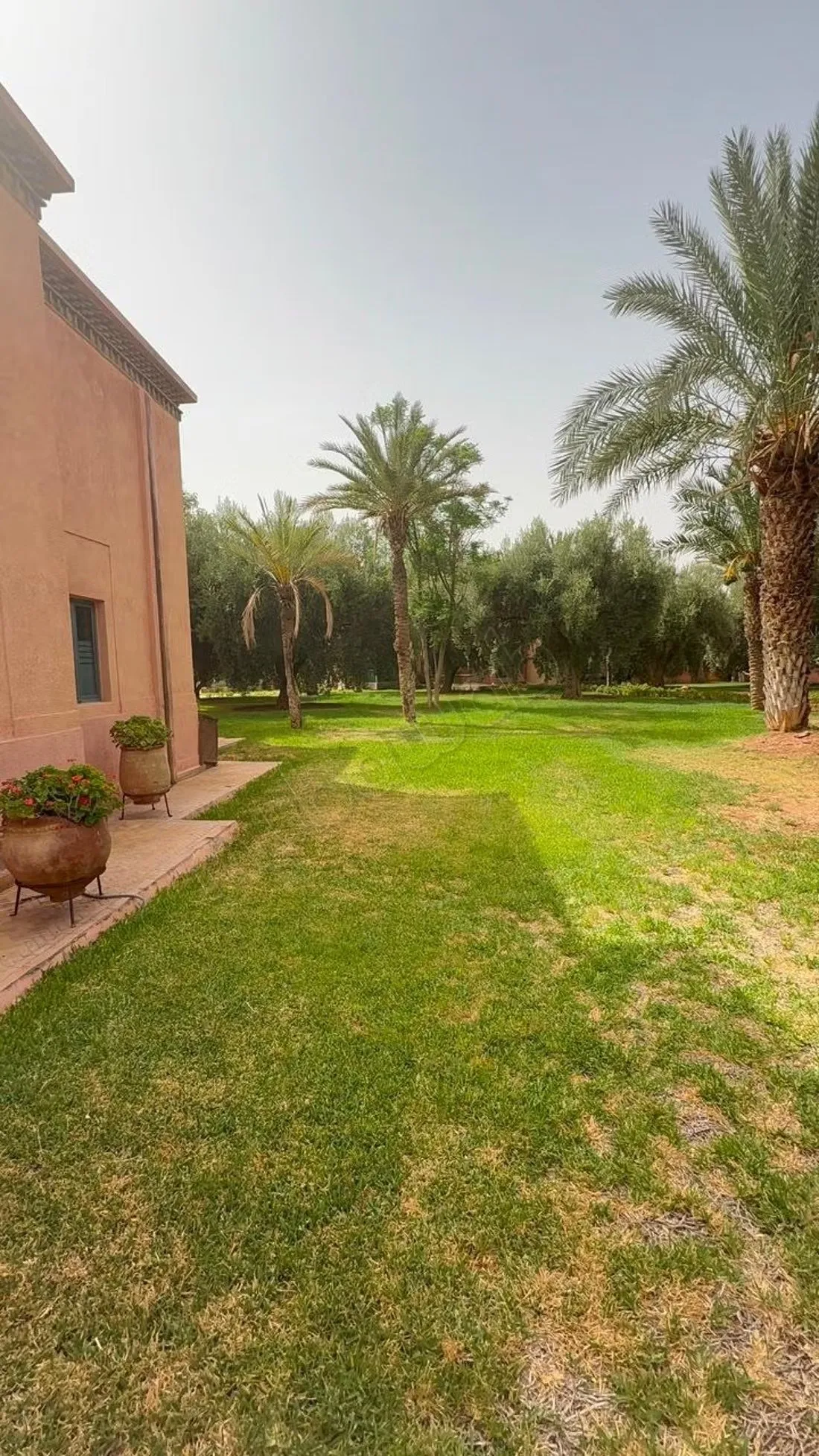 Villa à vendre à Ennakhil Palmeraie.
Surface de 3200 m².
Meu... - مراكش (3)