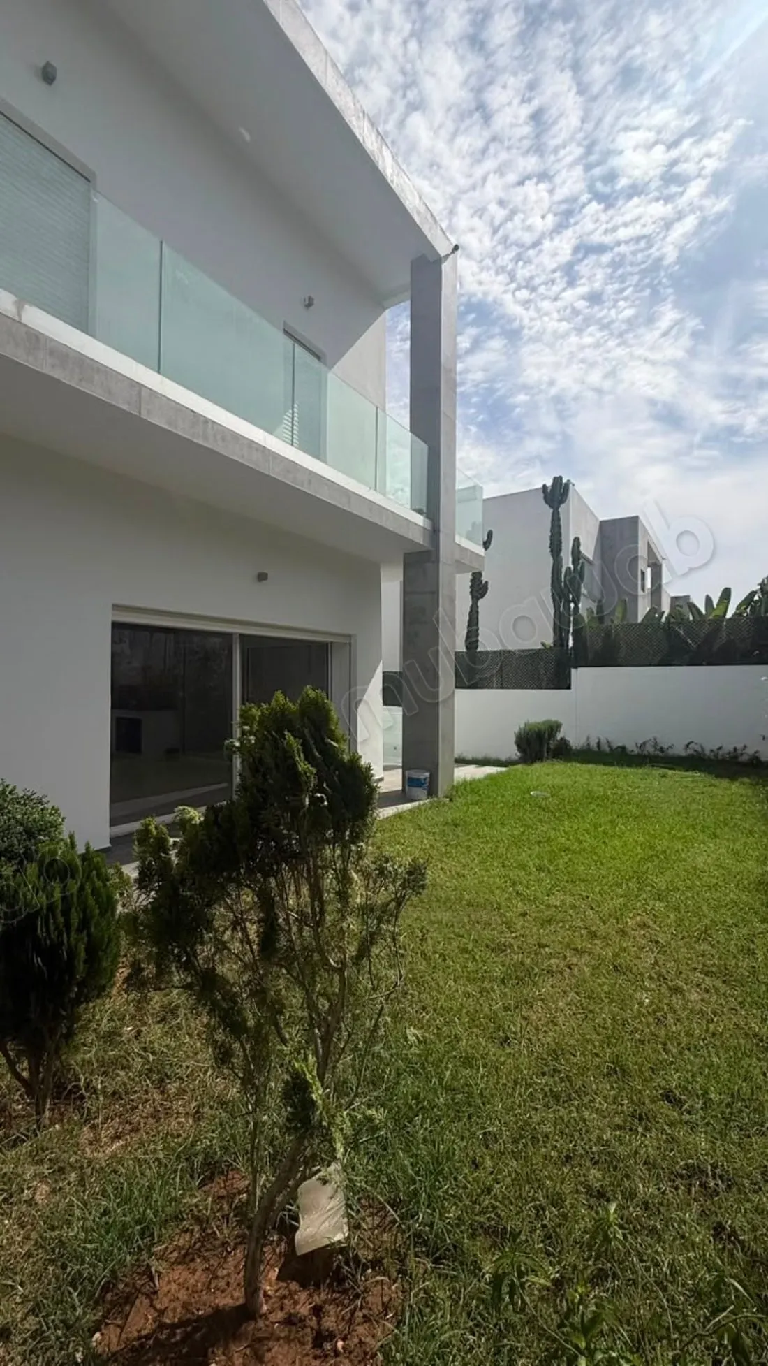Villa de 500m² A VENDRE à Bassatine 
El Menzeh 
RABAT - الرباط (3)