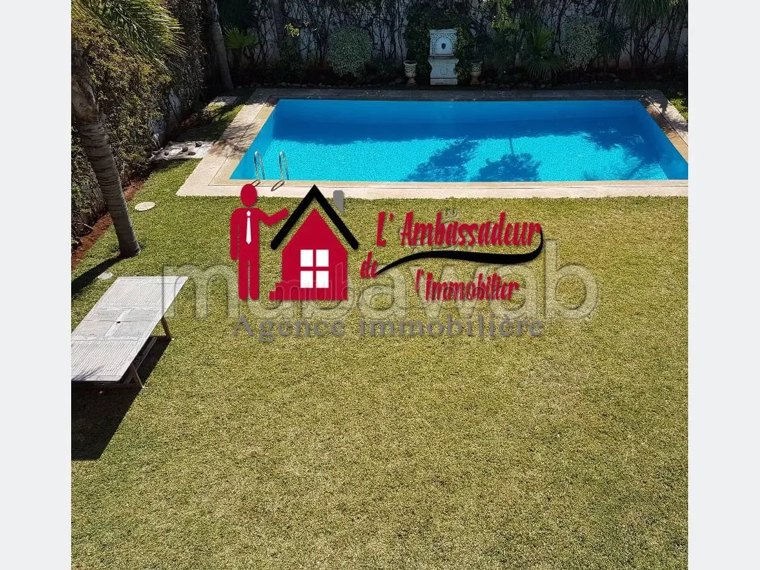 Villa de 890 m2 à ANFA BONNE AFFAIRE - الدار البيضاء