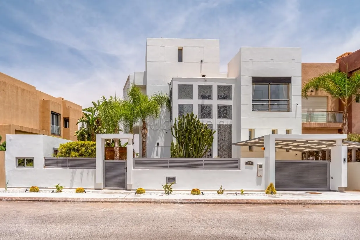 Villa front de golf Argan avec Piscine chauffée - مراكش