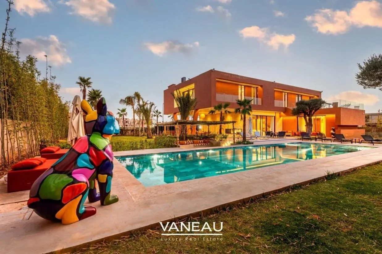 Somptueuse villa contemporaine à 10 minutes du centre ville - مراكش