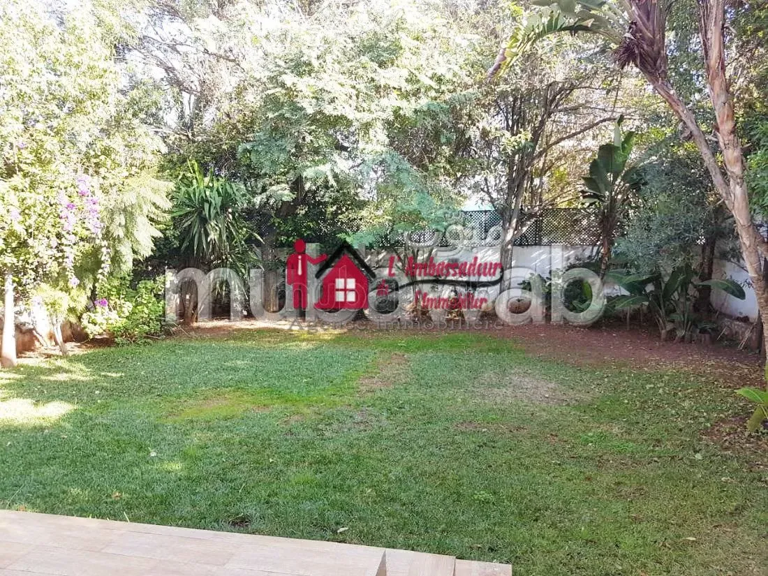 Villa de 728 m2 à Résidence Fermée à Californie - الدار البيضاء (2)