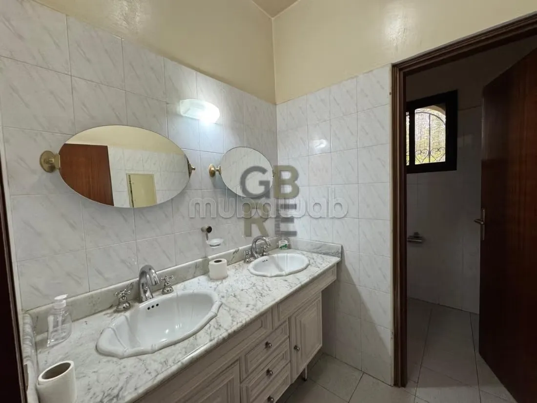 Superbe villa à vendre à Souissi de 2 façades et un grand ja... - الرباط (3)