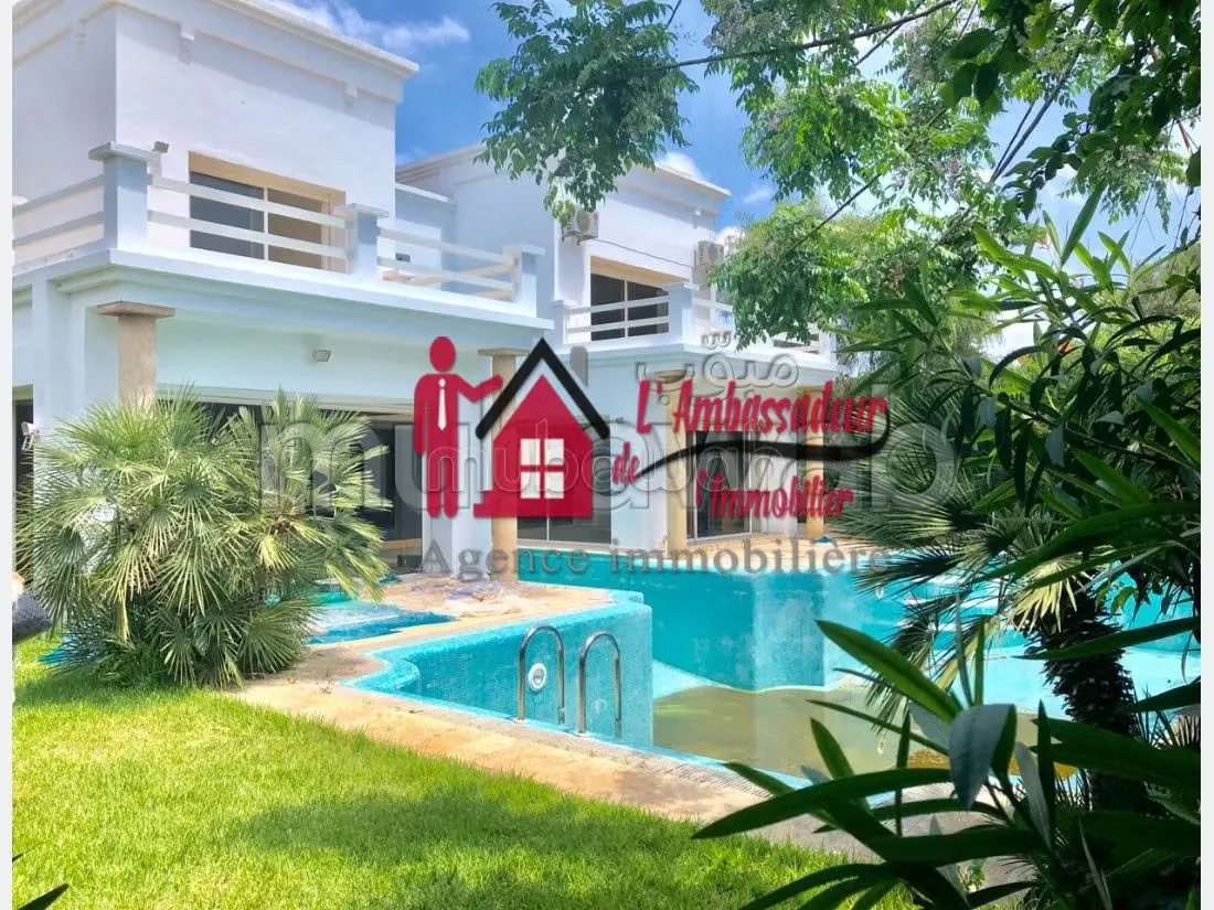 Villa de 1020 m2 à Califronie - الدار البيضاء