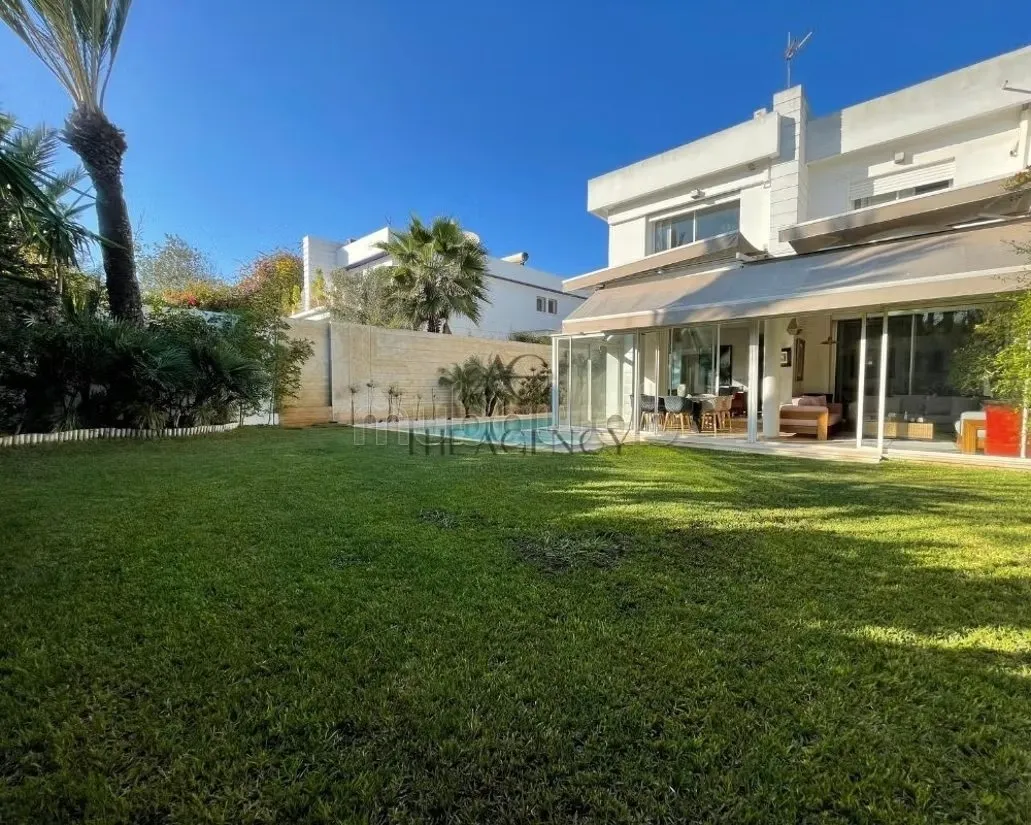 Anfa Vente d’une très belle villa à vendre - الدار البيضاء