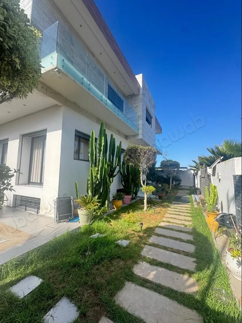 Villa moderne avec piscine plein sud à vendre à Harhoura - هرهورة (2)