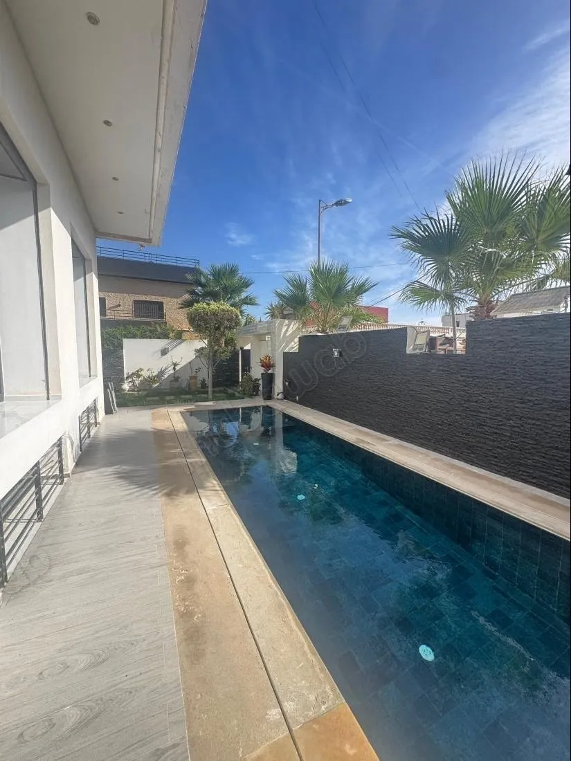 Villa moderne avec piscine plein sud à vendre à Harhoura - هرهورة (3)