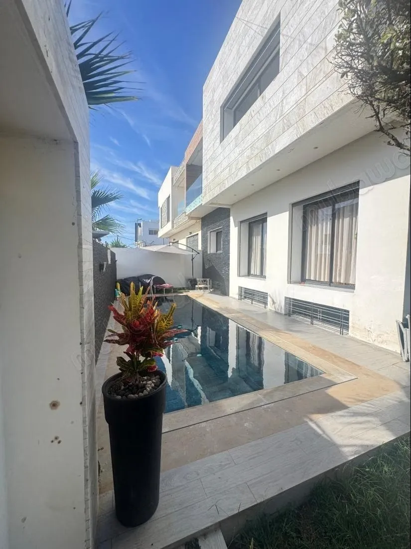 Villa moderne avec piscine plein sud à vendre à Harhoura - هرهورة