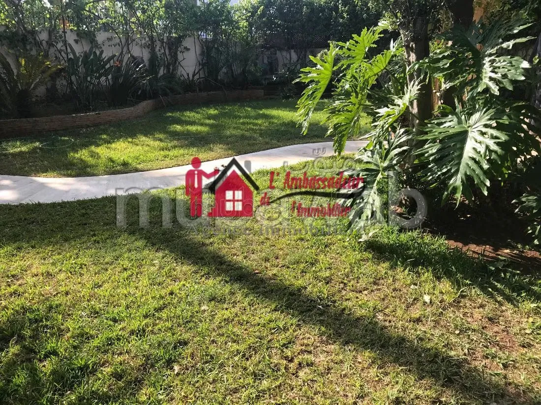 Villa de 900 m2 Authentique à Longchamps - الدار البيضاء (2)