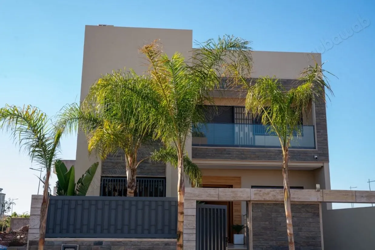 Villa Meublée avec Piscine à Vendre – Chrifia - مراكش