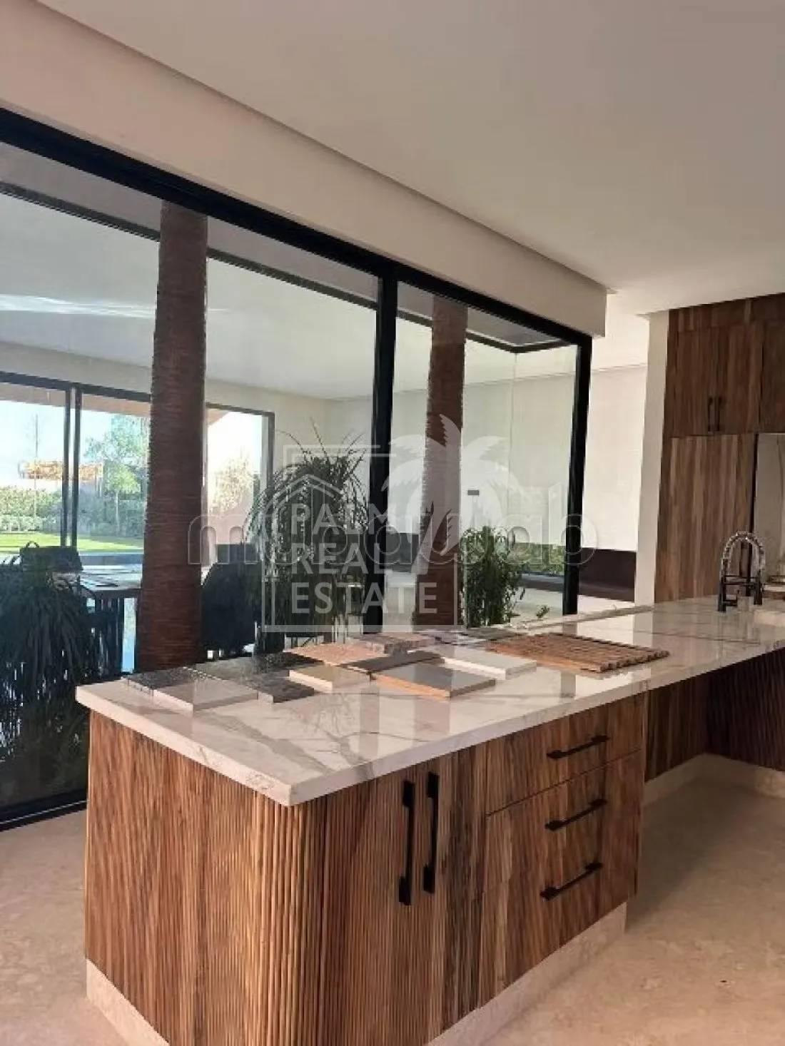 Villa isolée moderne grand luxe sur la route damzmiz - مراكش (3)