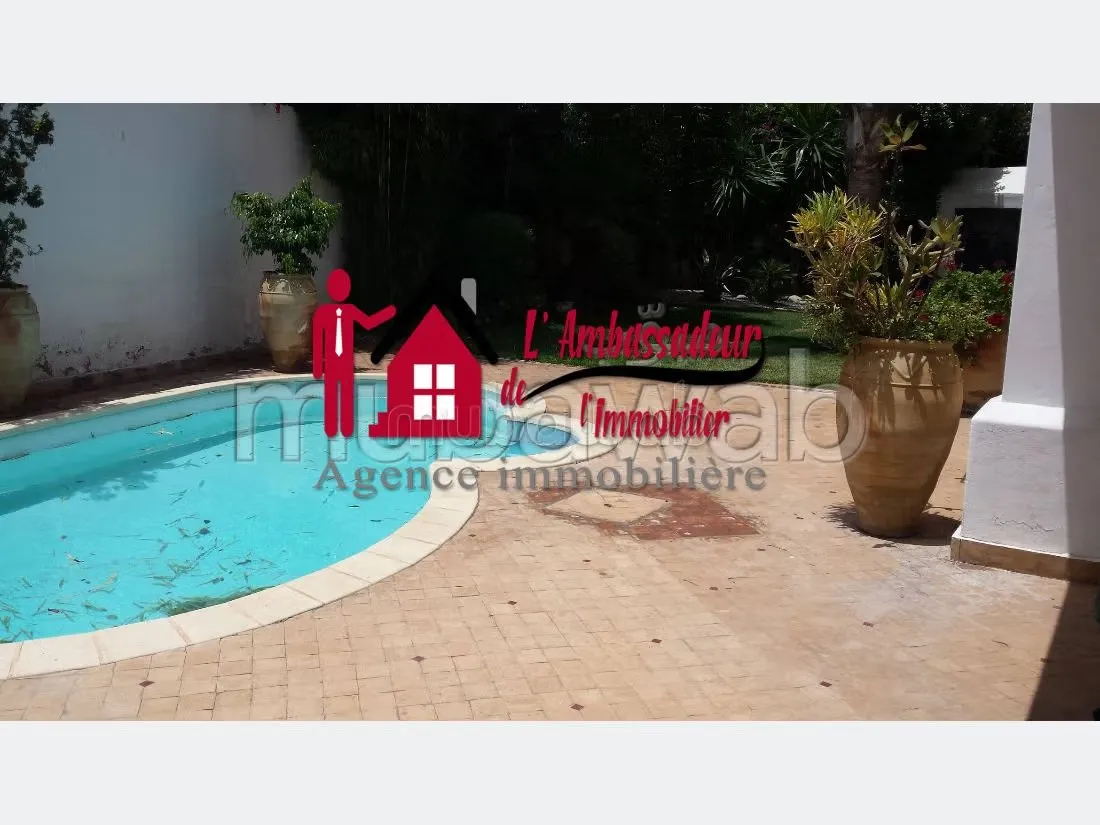 Villa de 545 m2 dans Résidence sécurisée Ain Diab - الدار البيضاء