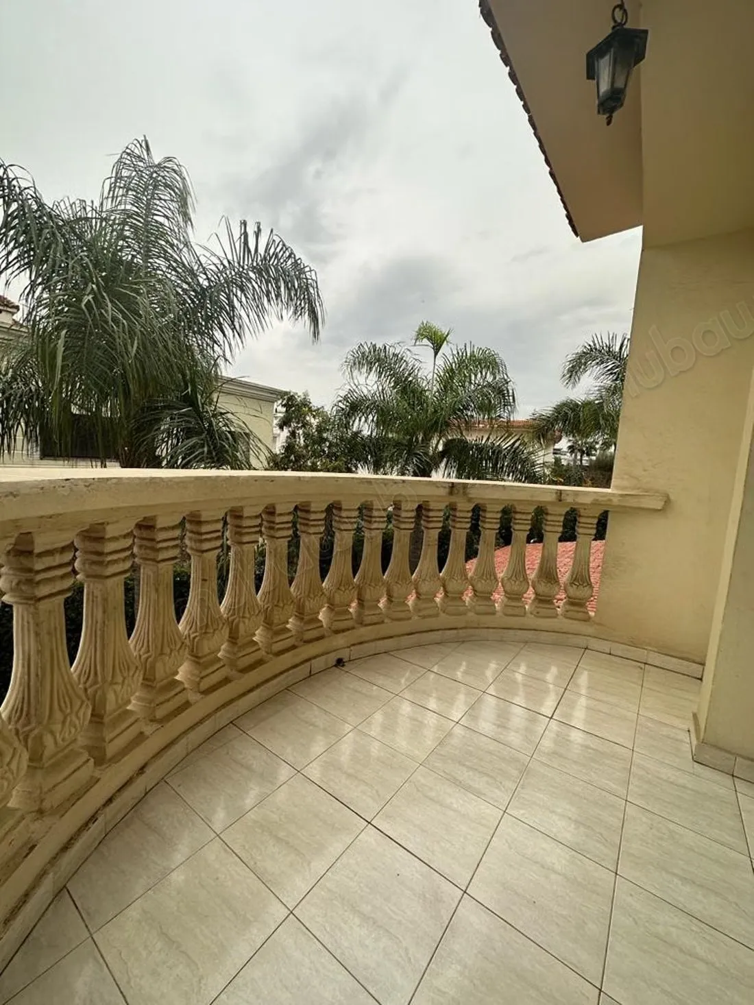 Villa d'angle sur 2 niveaux avec cavé et garage - الدار البيضاء (2)
