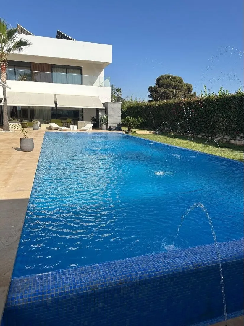 Maison de luxe à vendre à Souissi. 
10 grandes pièces. 
Bien... - الرباط (3)