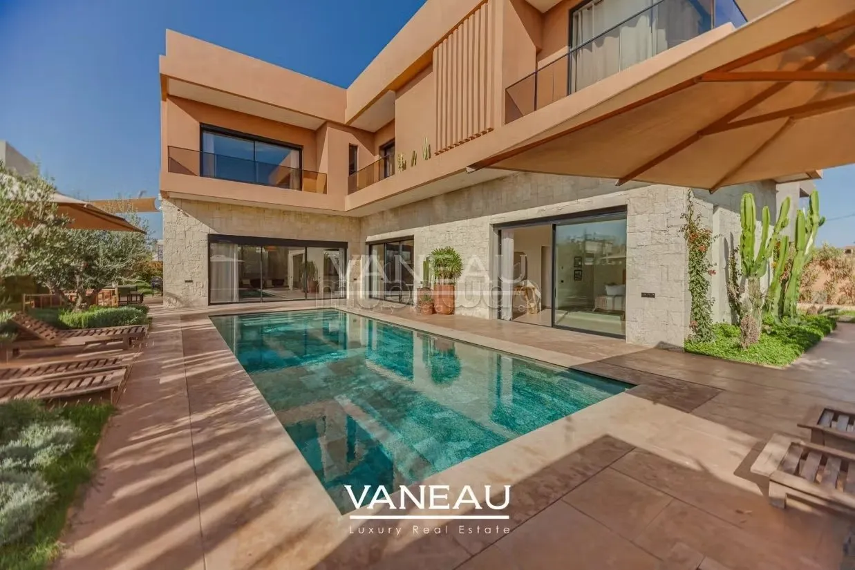 Superbe Villa sur Golf à 10 min du centre ville de Marrakech - مراكش