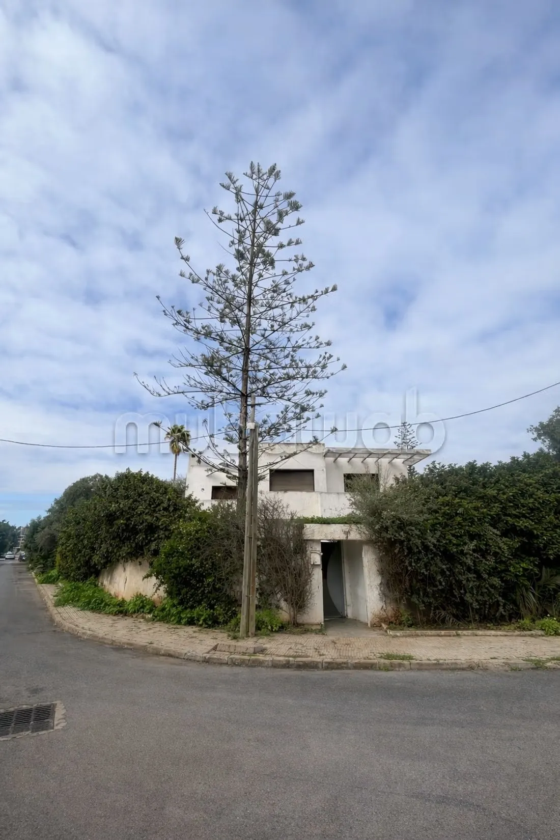 Oasis Villa bien orientée à rafraichir - الدار البيضاء