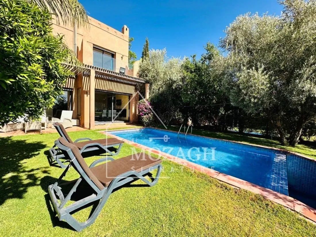 Magnifique villa meublée 4 chambres front de golf - مراكش
