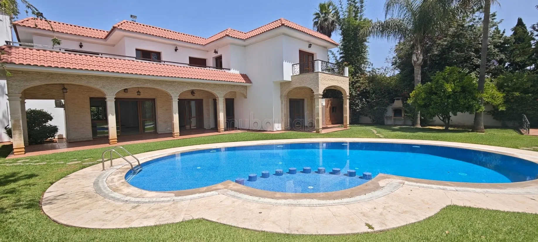 Villa 5 suites vide à louer – Souissi Rabat - الرباط