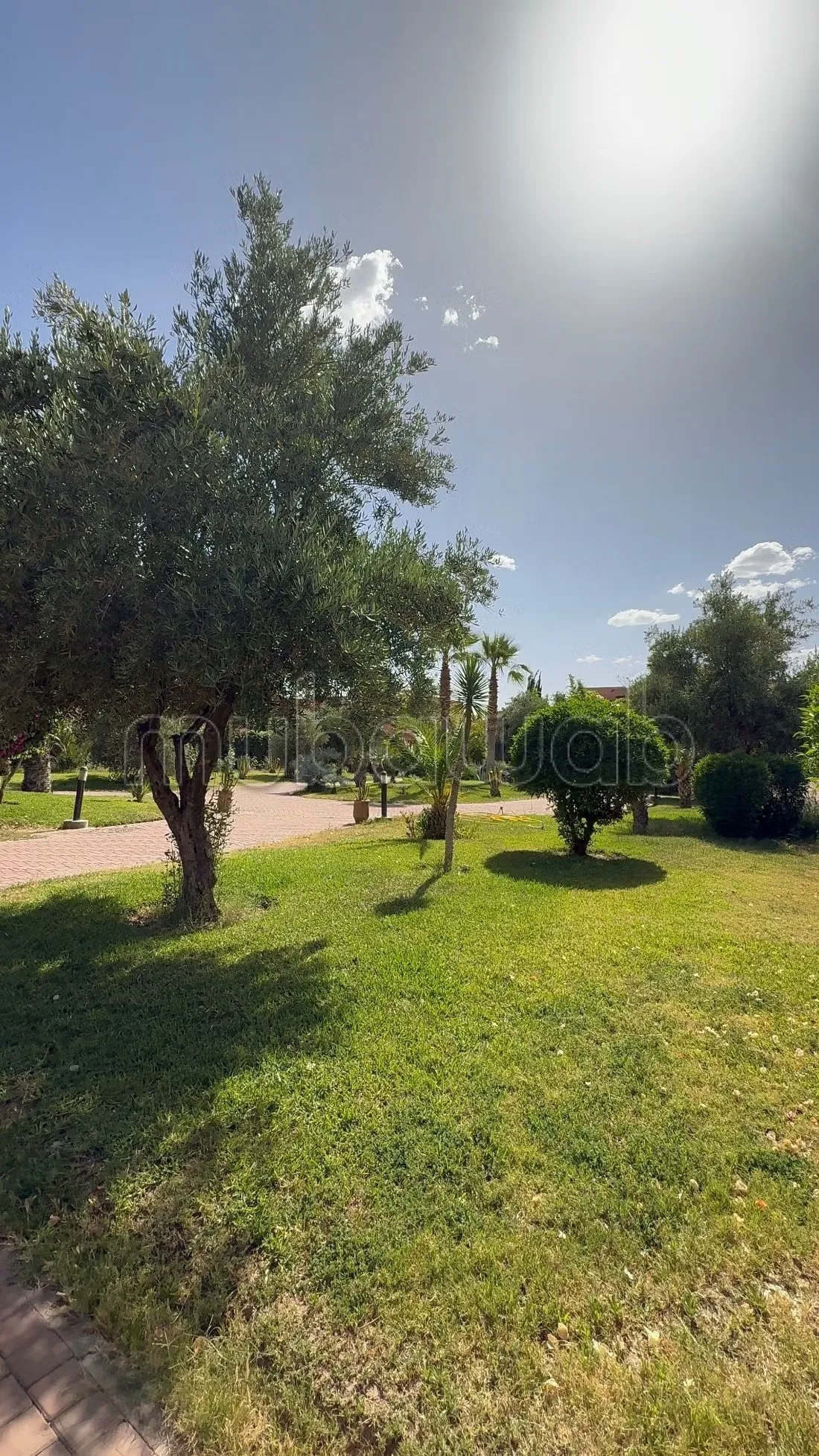 À louer – Villa jumelée meublée de standing dans résidence s... - مراكش (2)