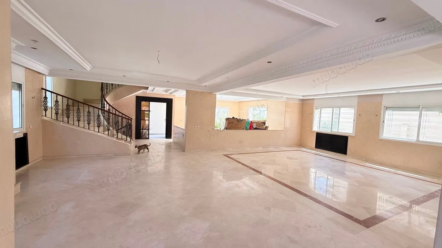 Villa de 600m² en location à Hay Riad 
Rabat - الرباط (2)