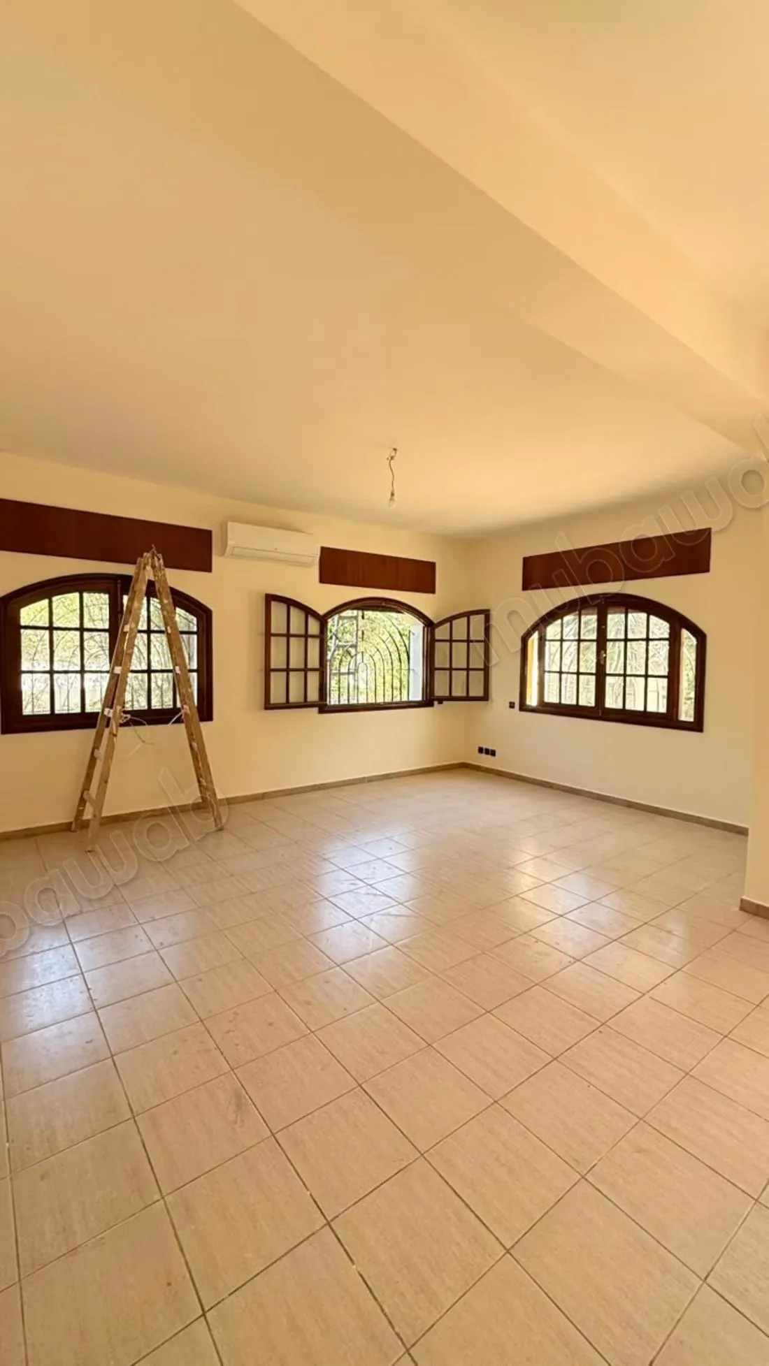 Villa de 900m² en location à Hay Riad - الرباط (3)