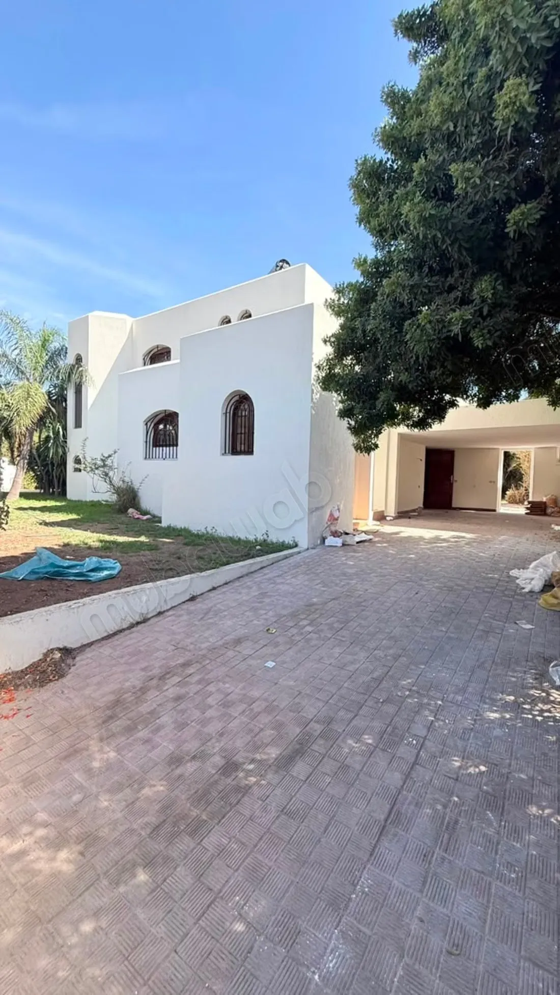 Villa de 900m² en location à Hay Riad - الرباط (2)