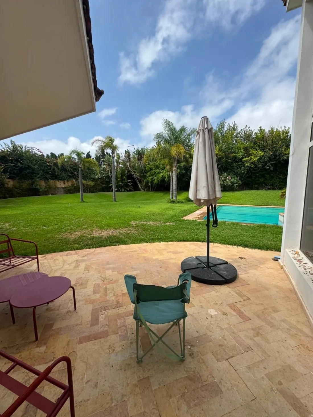 Villa de 2000m² en location à Souissi 
RABAT - الرباط (2)