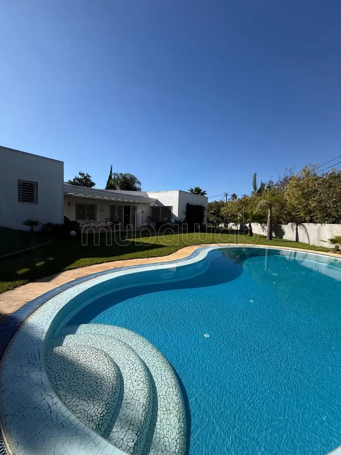 Villa de 2000m² en location à Souissi 
RABAT - الرباط