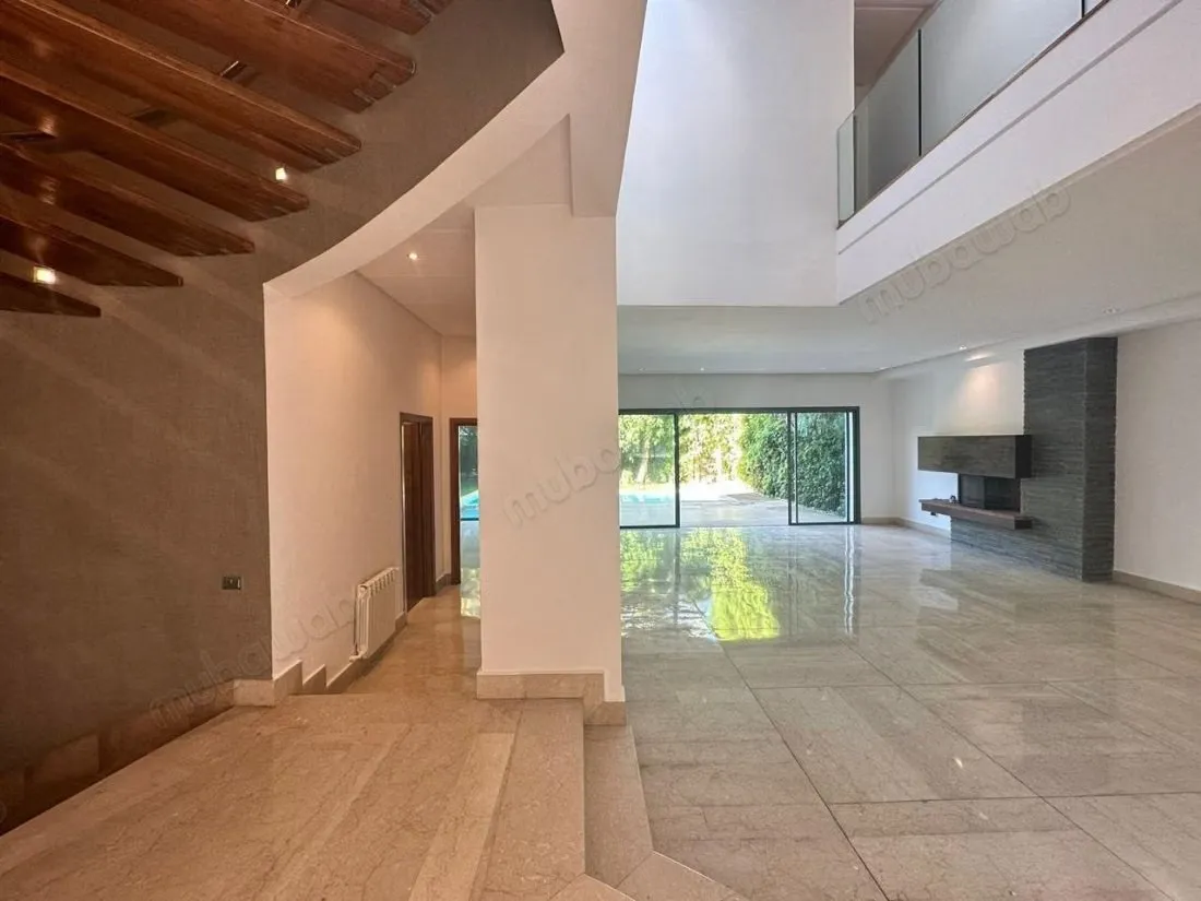 Magnifique villa vide en résidence à Ain Diab au calm - الدار البيضاء