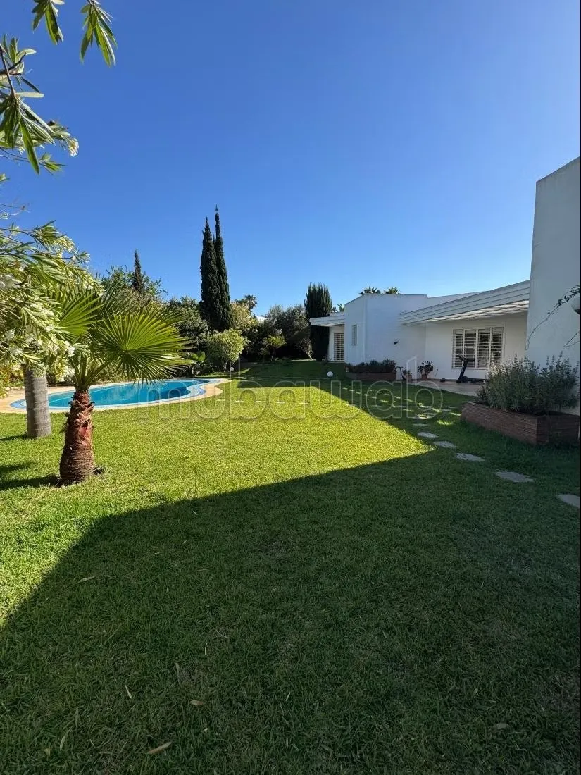 Location villa de haut standing à Souissi. 
Surface de 2000... - الرباط