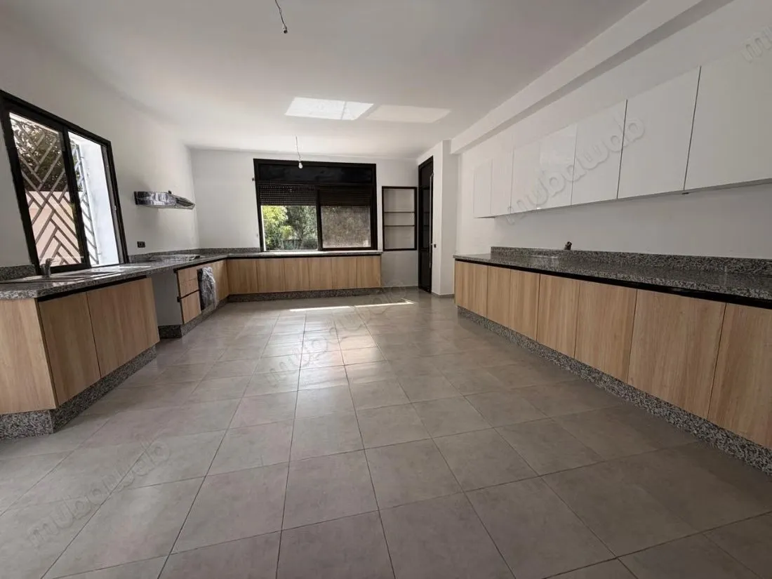Villa de luxe à louer à Souissi. 
6 chambres. 
Terrasse et j... - الرباط