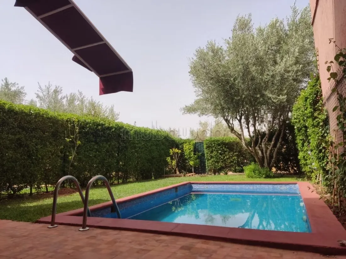 Petite villa meublée Front Golf piscine - مراكش