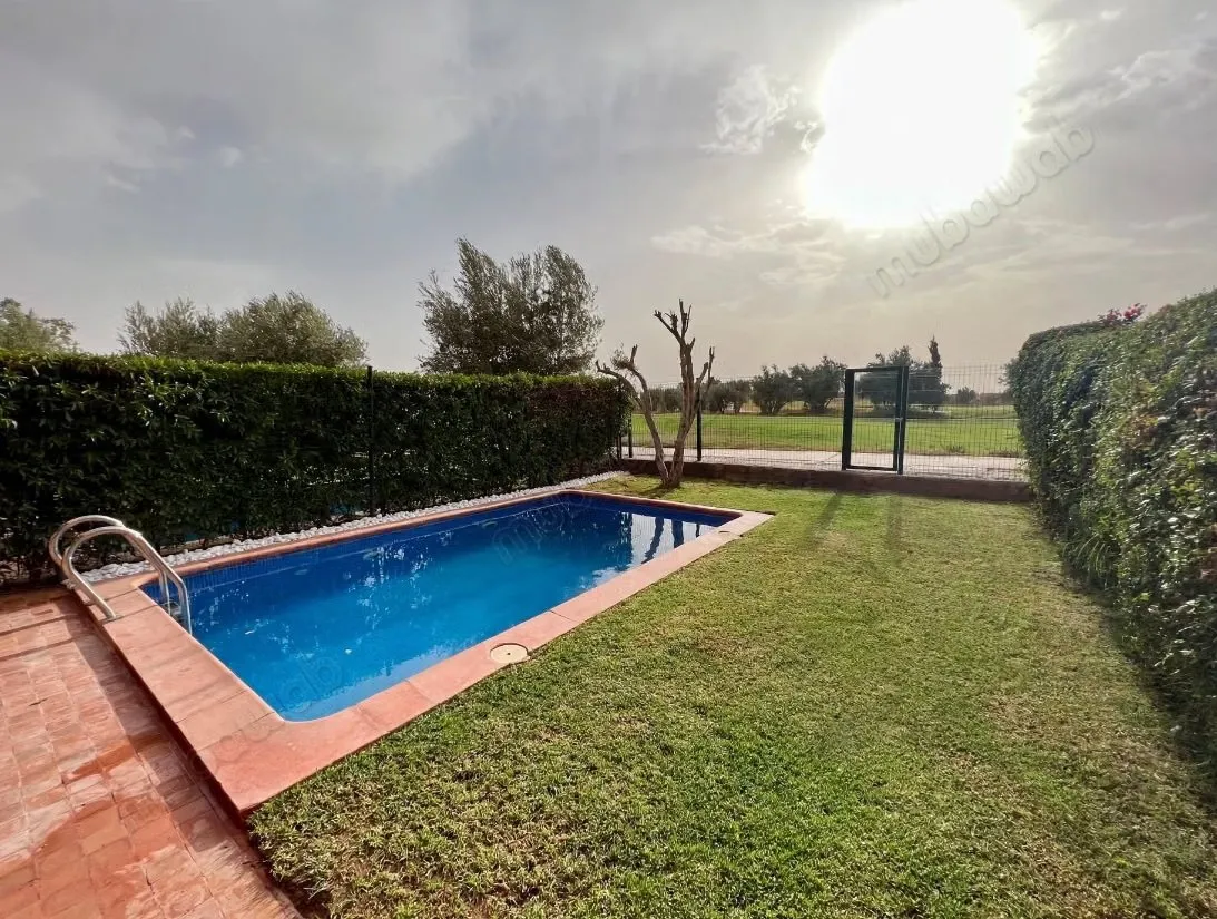 Petite villa 3 chbre piscine sur Golf - مراكش