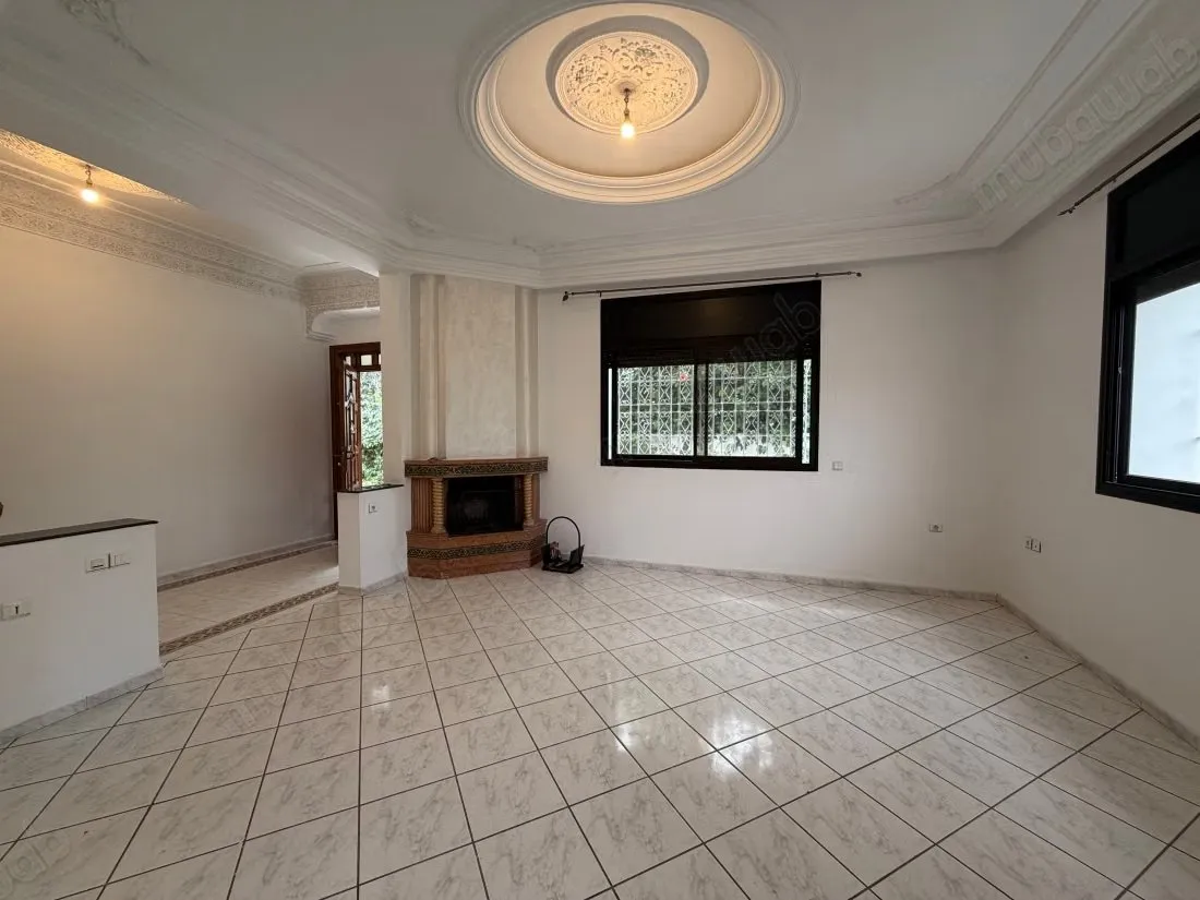 Superbe villa à louer à Haut Agdal.
Superficie 500 m².
Jardi... - الرباط
