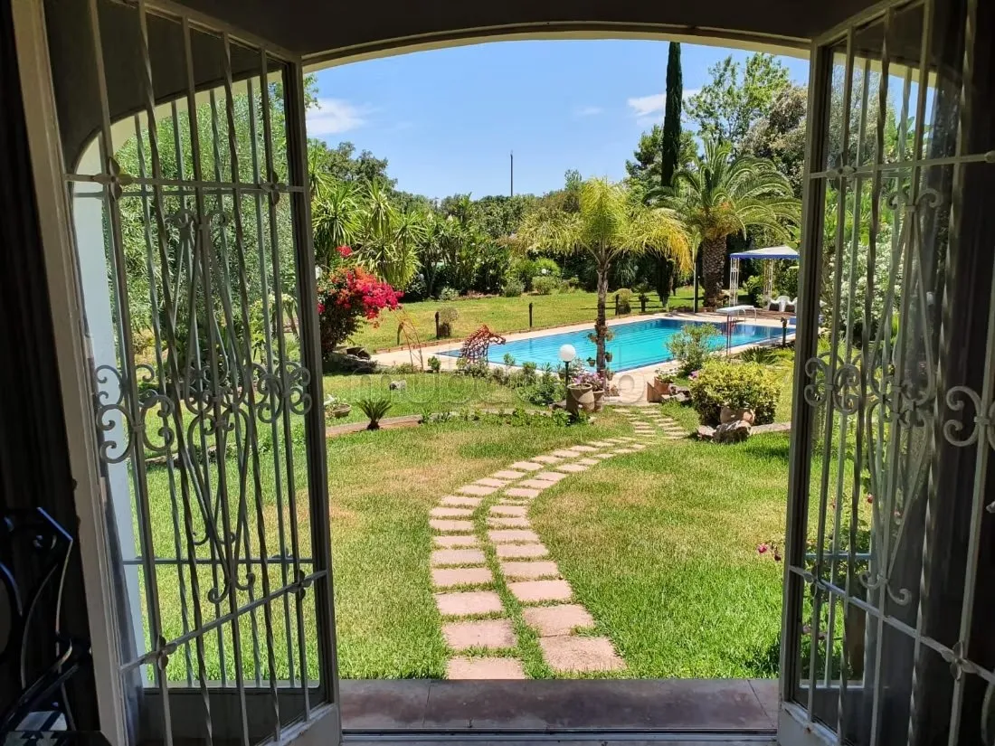 AV. Med 6 villa avec piscine vue sur forêt à louer - الرباط