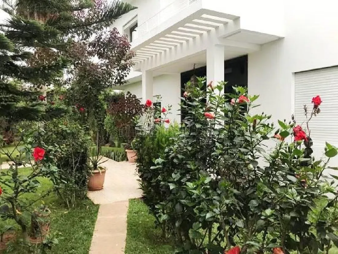 Villa haut standing avec piscine proche de toutes commodités - الرباط (3)
