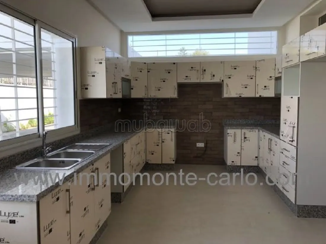 A louer Villa haut standing neuve avec piscine - الرباط (3)
