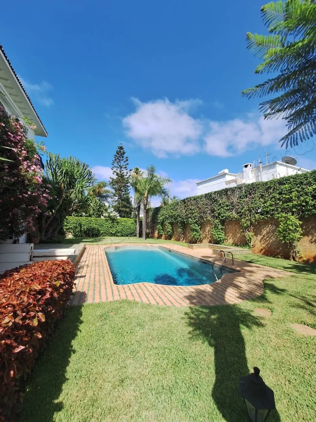 Location villa de haut standing à Anfa Supérieur. 
Surface t... - الدار البيضاء