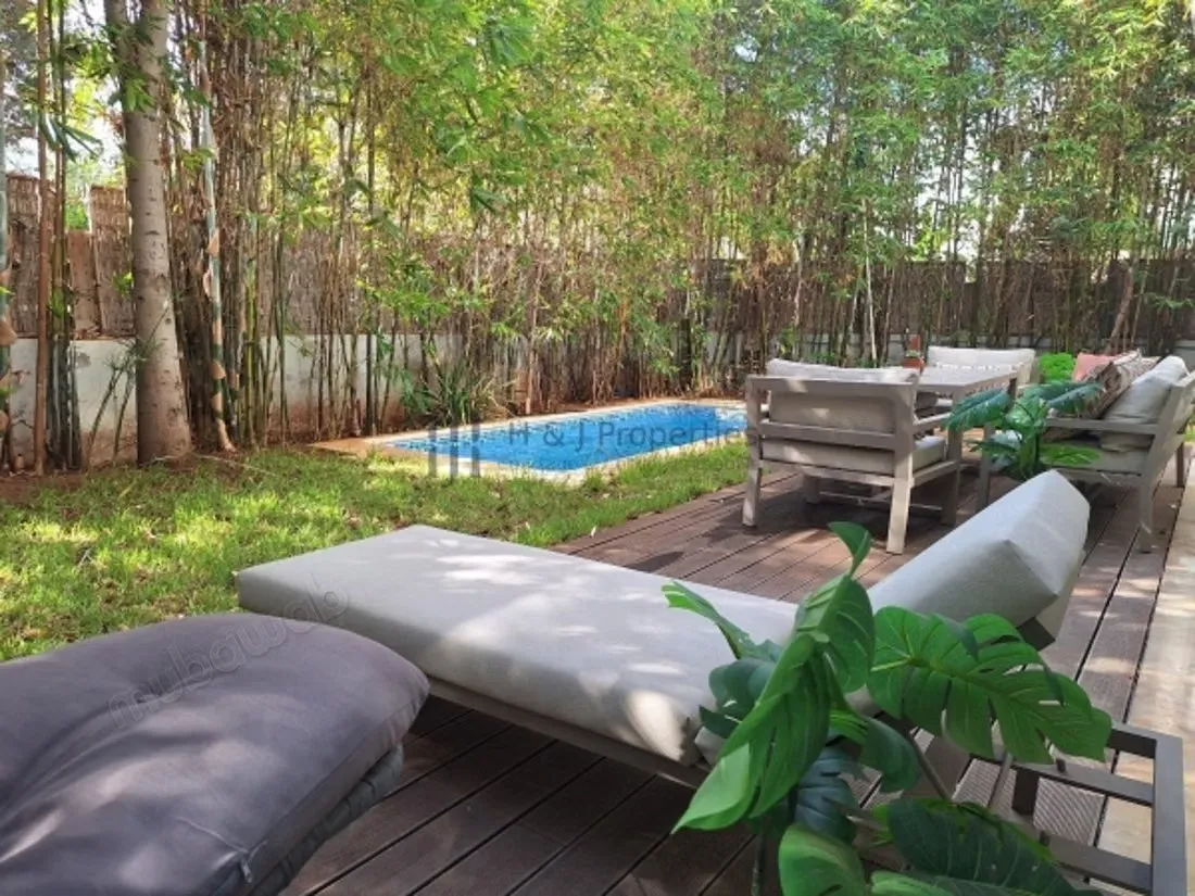 Villa 4 ch. Vide de 450m² – grands volumes - الدار البيضاء