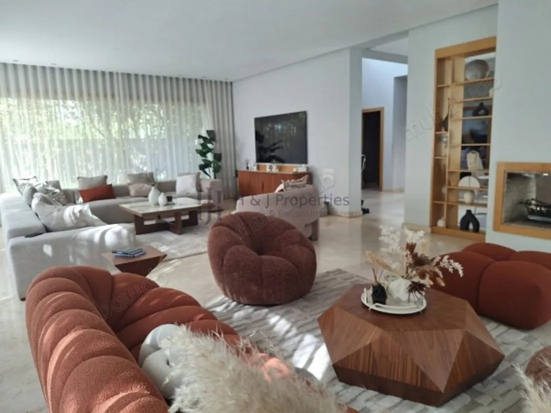 Villa 4 ch. Vide de 450m² – grands volumes - الدار البيضاء (3)