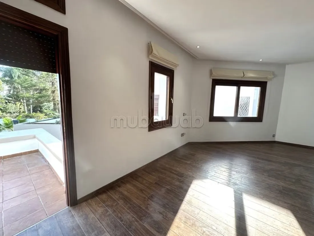 Superbe Villa de Luxe à Louer – Rabat Souissi - الرباط (3)