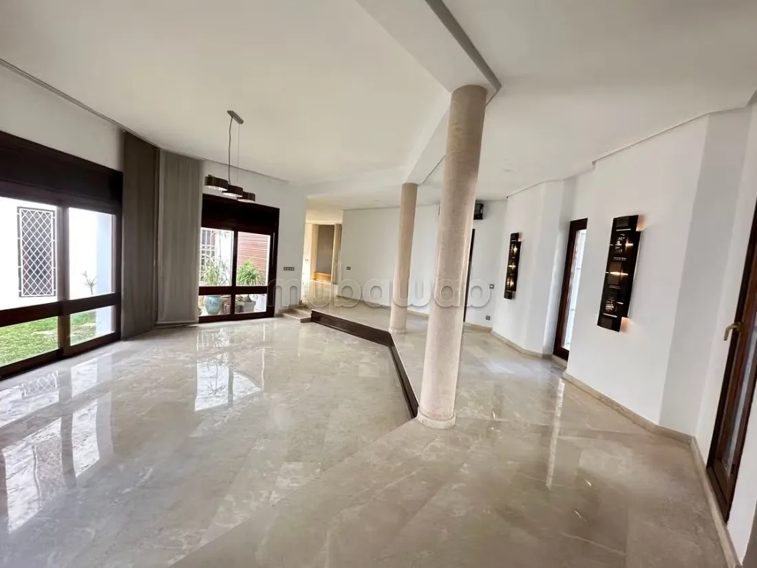 Superbe Villa de Luxe à Louer – Rabat Souissi - الرباط (2)