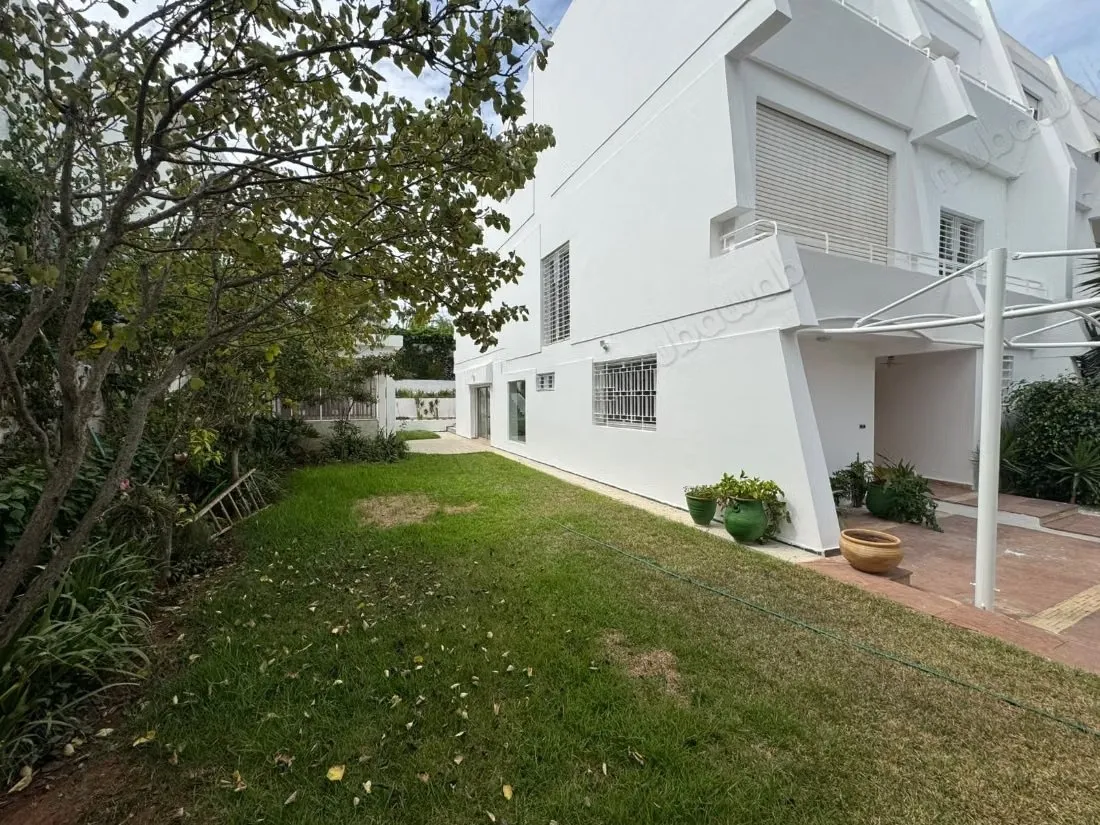 Location villa 4 chambres à anfa - الدار البيضاء (2)