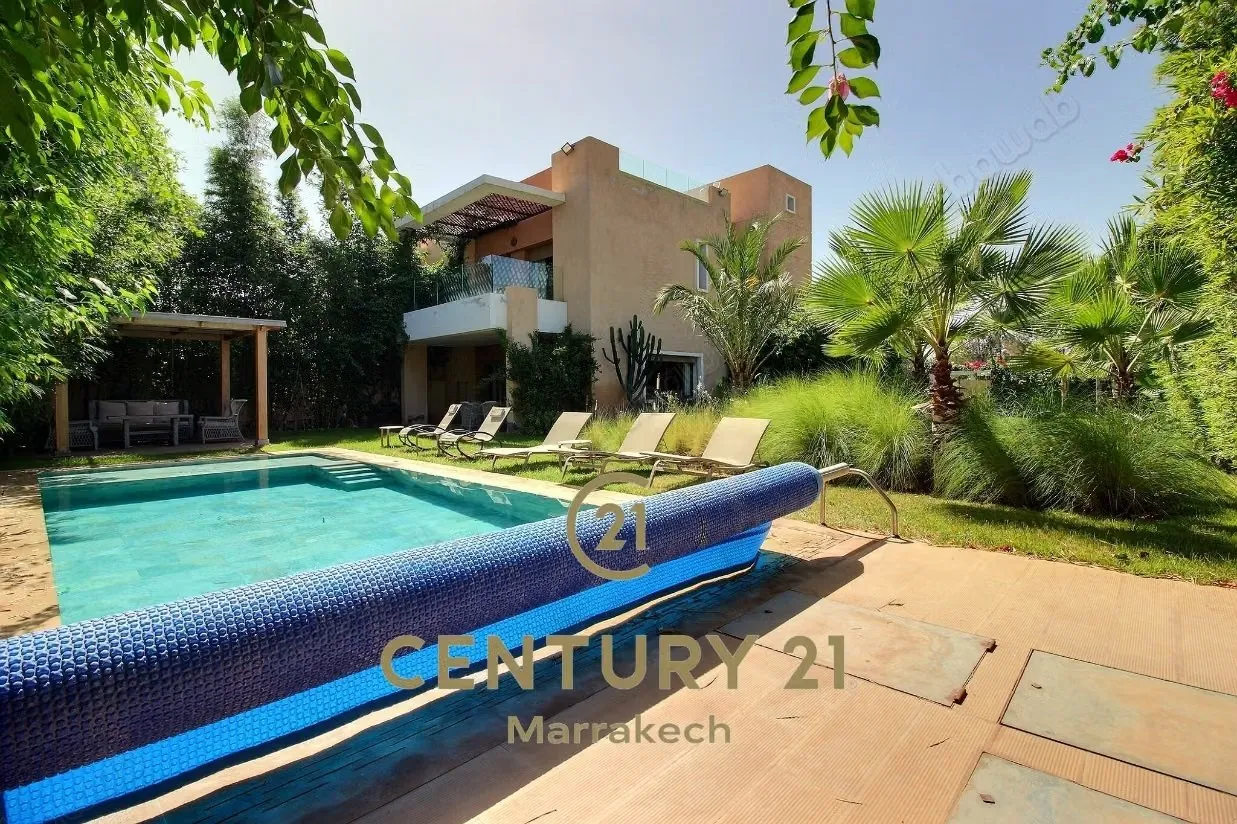 Villa avec Piscine Chauffée – Terrain de 745 m² - مراكش