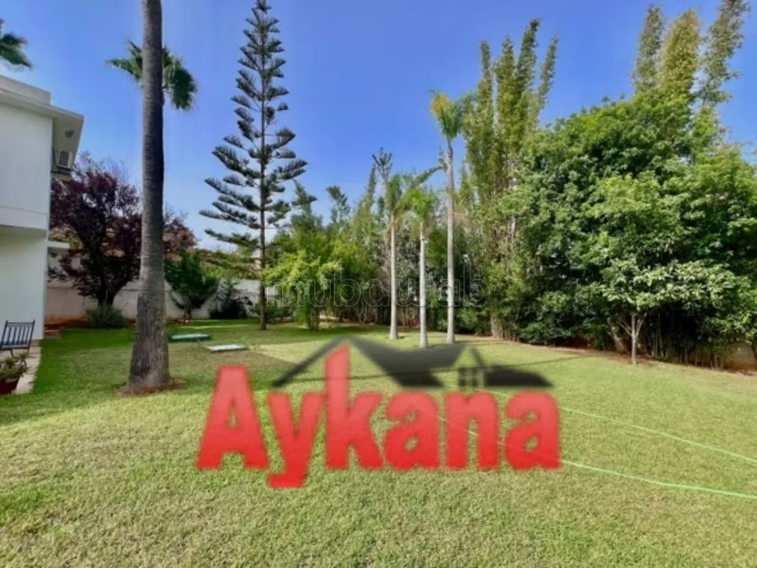 Location Villa à Rabat 
Souissi - الرباط (2)