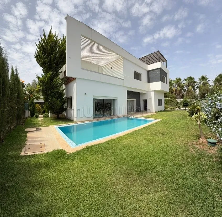 Villa meublé / vide à louer à souissi - الرباط
