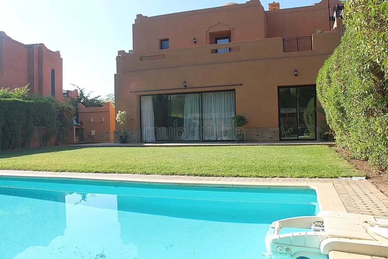 Superbe villa de trois chambres a Louer meublée - مراكش