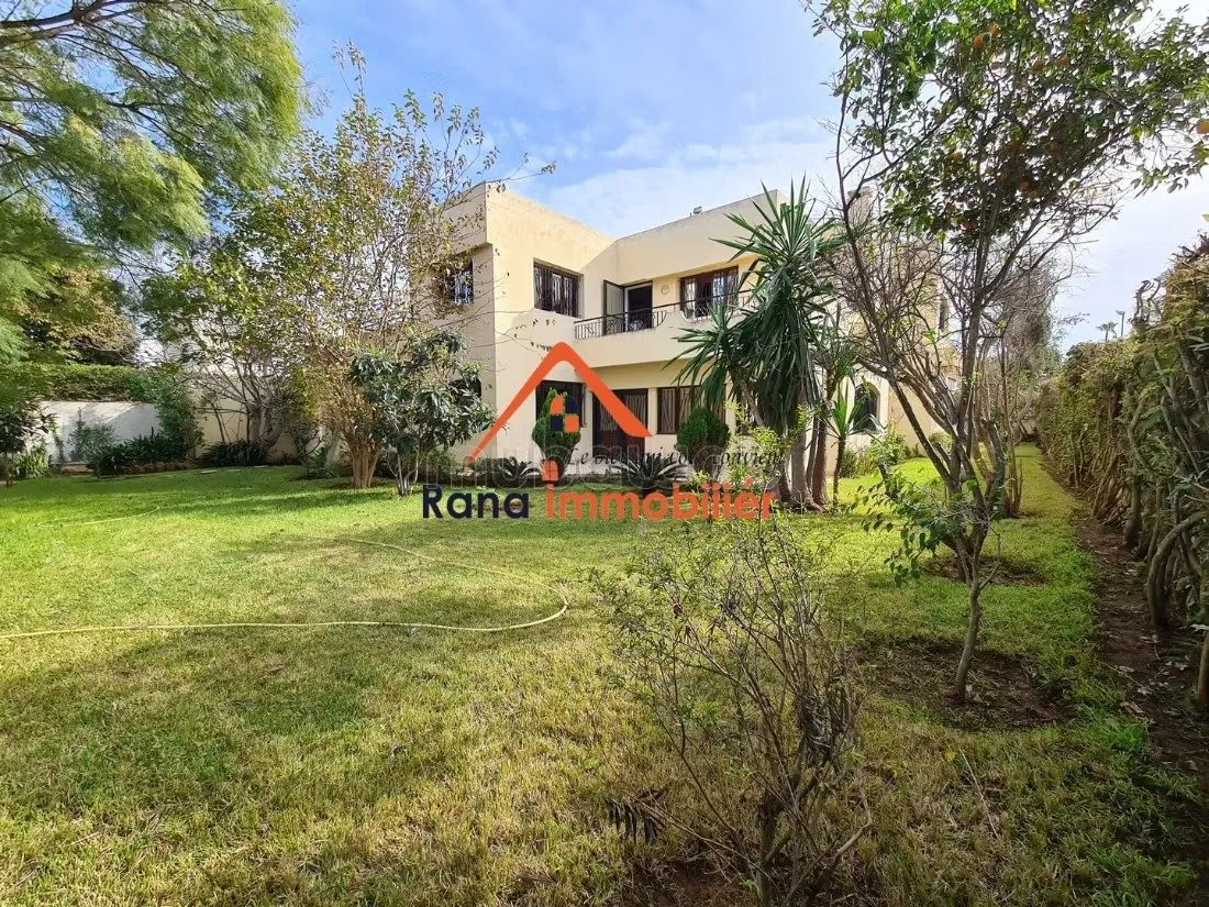 Villa à louer sur Hay Riad - الرباط