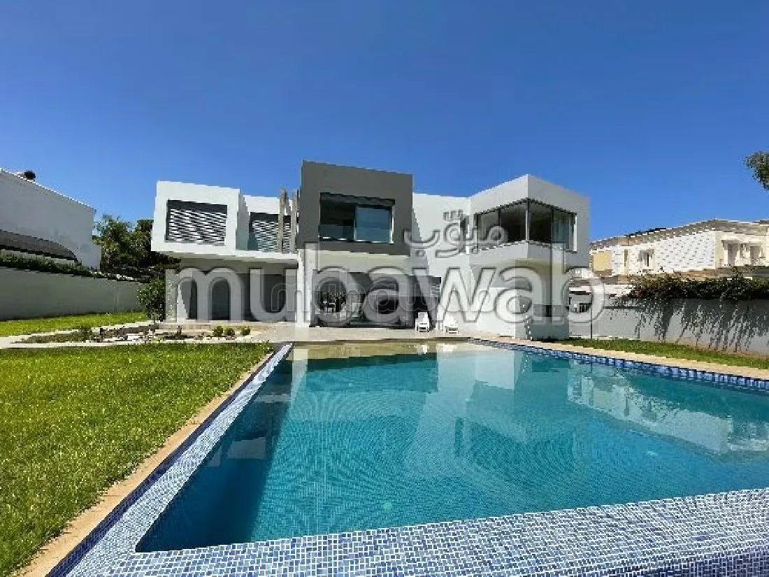 Villa de haut standing à louer à Souissi - الرباط