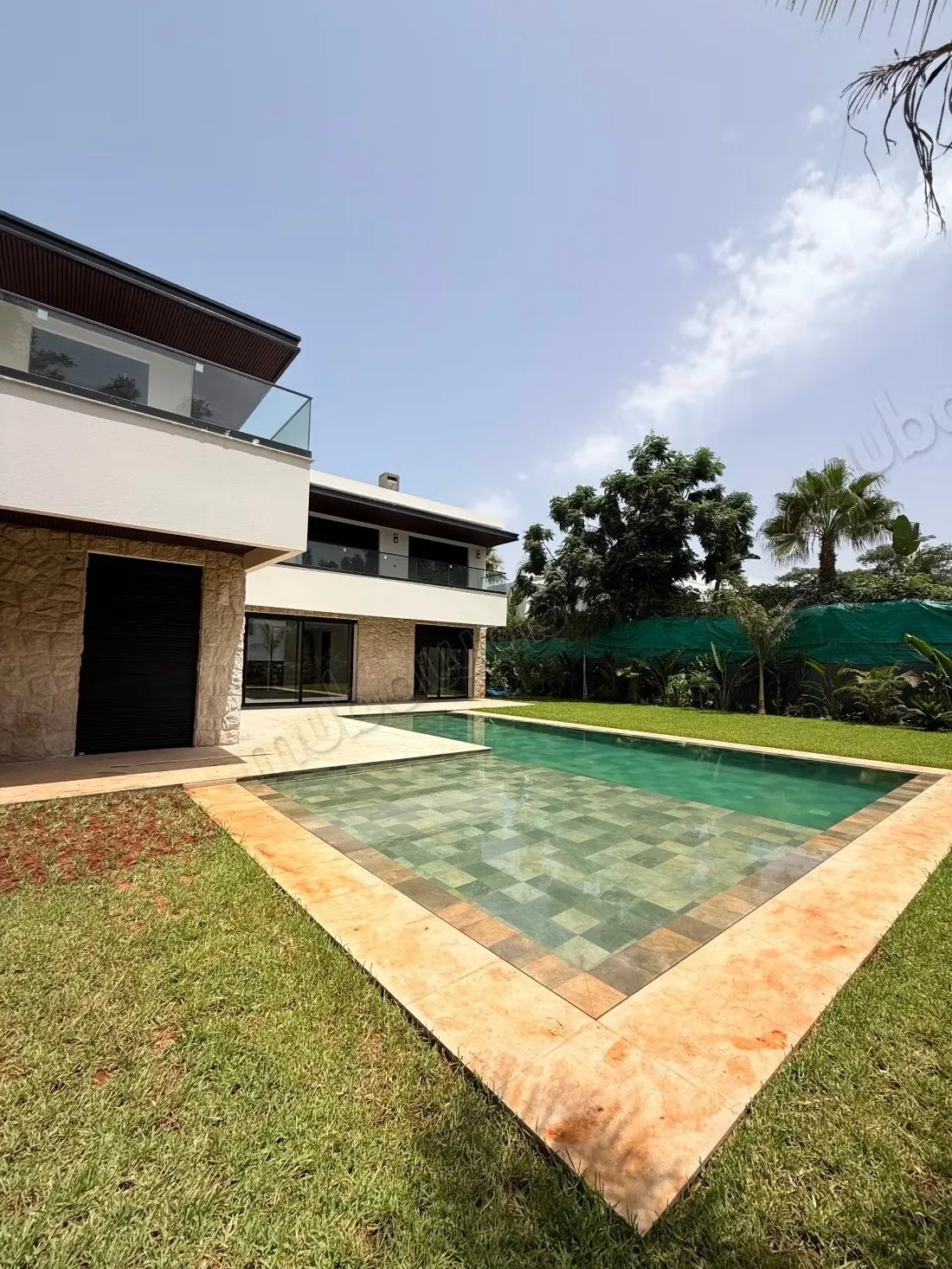 Magnifique villa à louer à Souissi. 
6 chambres. 
Climatisat... - الرباط (2)